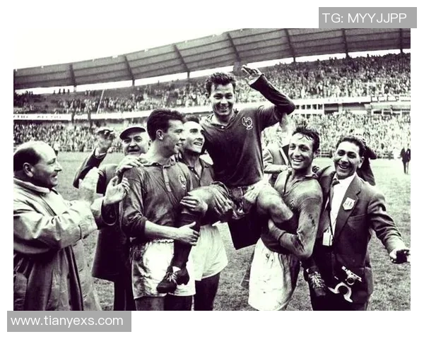 历届足球传奇人物的辉煌历程与伟大成就回顾 历届足球传奇人物的辉煌历程与伟大成就回顾