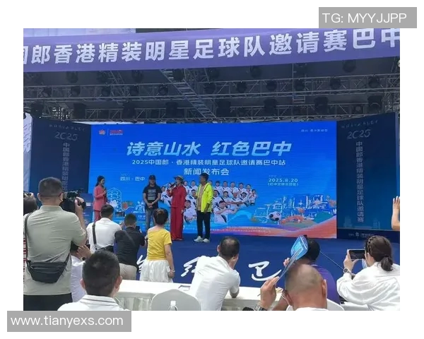 足球明星小琪高清图片展示与个人魅力解析