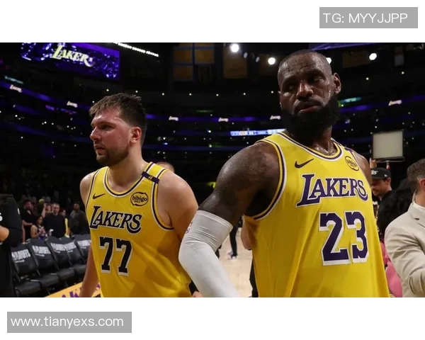 湖人热火精彩对决录播回顾球迷必看精彩瞬间与赛后分析 湖人热火精彩对决录播回顾球迷必看精彩瞬间与赛后分析